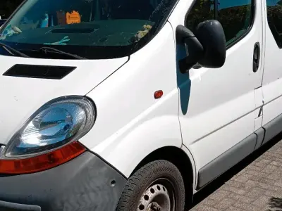Second-hand Renault Trafic 81 CP (59 kW) 2006 Alb Monovolum