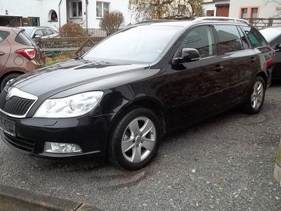 Schwarz Gebraucht 2009 Skoda Octavia Kombi | 7.699 € (Etwas zu teuer)
