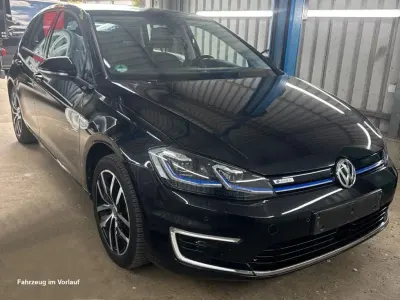 Gebraucht VW e-Golf 100 kW (136 PS) 2021 Schwarz Kleinwagen