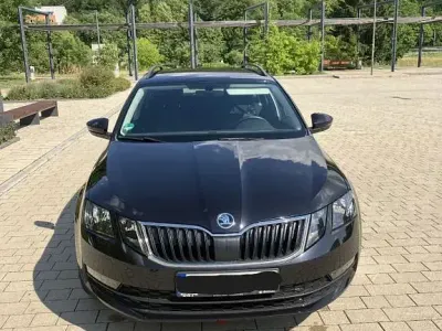 Gebraucht Skoda Octavia Clever 116 PS (85 kW) 2018 Schwarz Kombi