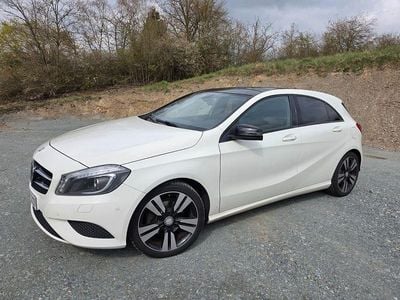 Gebraucht Mercedes A200 Urban 136 PS (100 kW) 2015 Weiß Limousine