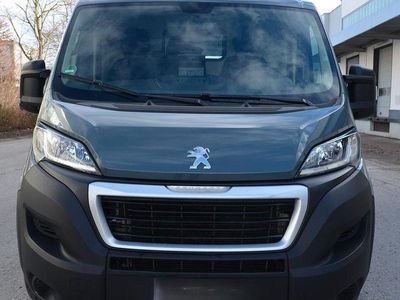 Gebraucht Peugeot Boxer Premium 140 PS (102 kW) 2022 Grau Van