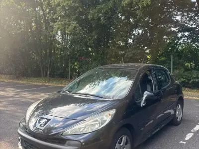 Gebraucht Peugeot 207 95 PS (69 kW) 2009 Schwarz Limousine