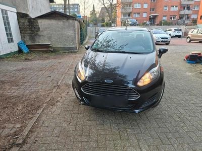 Begagnad Ford Fiesta Ambiente 60 HK (44 kW) 2015 Svart Halvkombi