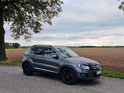 Grau Gebraucht 2012 VW Tiguan Sportline SUV | 12.790 € (Teuer)