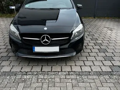 Gebraucht Mercedes A180 122 PS (89 kW) 2016 Schwarz Kleinwagen