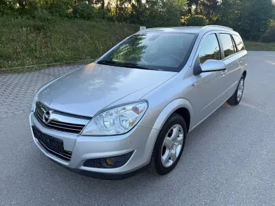 Gebraucht Opel Astra 105 PS (77 kW) 2008 Silber Limousine