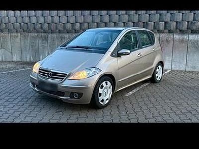 Beige Gebraucht 2006 Mercedes 200 Limousine | 1.250 € (Teuer)