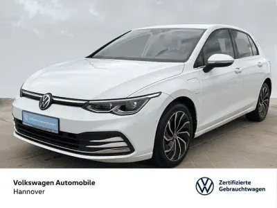 Gebraucht VW Golf VIII Style 204 PS (150 kW) 2022 Pure white Limousine