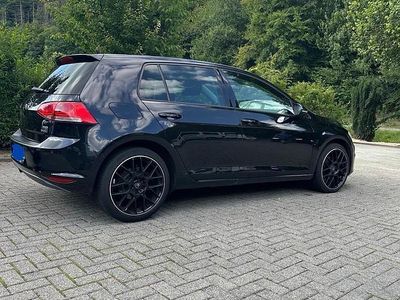 Gebraucht VW Golf VII 105 PS (77 kW) 2014 Schwarz Limousine