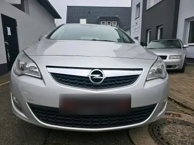Gebraucht Opel Astra 100 PS (73 kW) 2010 Silber Limousine