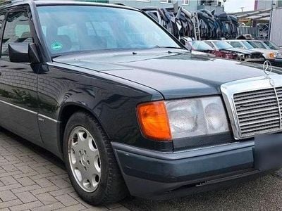 Gebraucht Mercedes 230 131 PS (96 kW) 1992 Schwarz Kombi