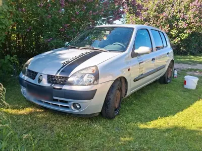 Gebraucht Renault Clio II 98 PS (72 kW) 2001 Silber Kleinwagen