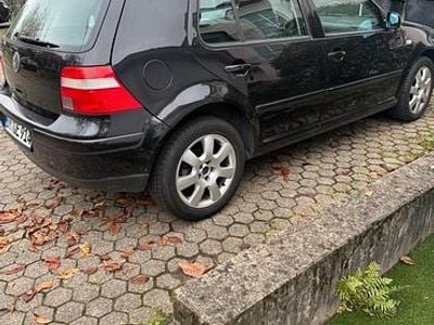 Schwarz Gebraucht 2003 VW Golf IV Kleinwagen | 1.350 € (Fairer Preis)