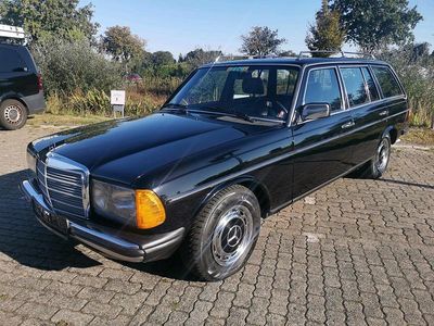 Usata Mercedes E230 136 CV (100 kW) 1985 Nero Station wagon