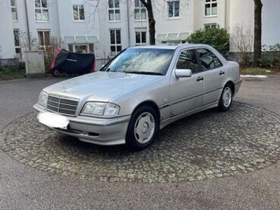 Mercedes C200