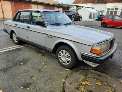 Gebraucht Volvo 244 113 PS (83 kW) 1987 Silber Limousine