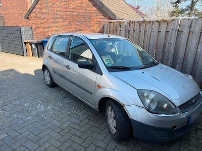 Gebraucht Ford Fiesta 77 PS (56 kW) 2006 Silber Kleinwagen
