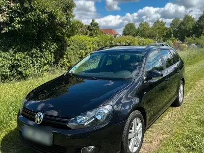 Gebraucht VW Golf VII 105 PS (77 kW) 2013 Schwarz Kombi