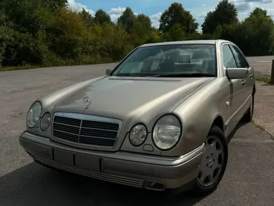 Gebraucht Mercedes E240 170 PS (125 kW) 1998 Beige Limousine