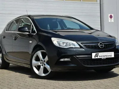 Gebraucht Opel Astra Design Edition 140 PS (102 kW) 2011 Schwarz Limousine