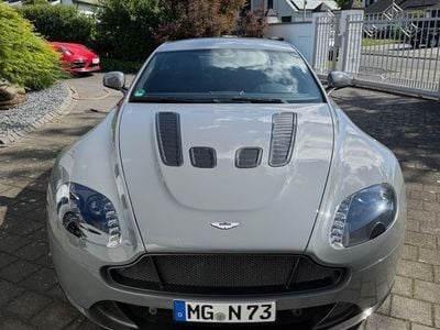 Aston Martin V12 Vantage