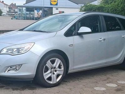 Silber Gebraucht 2011 Opel Astra Kombi | 3.999 € (Guter Preis)