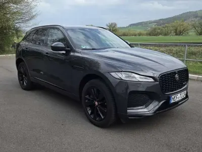 Käytetty Jaguar F-Pace R-Dynamic 300 HP (220 kW) 2021 Harmaa Katumaasturi