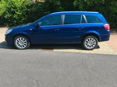 Gebraucht Opel Astra 110 PS (80 kW) 2008 Blau Kombi