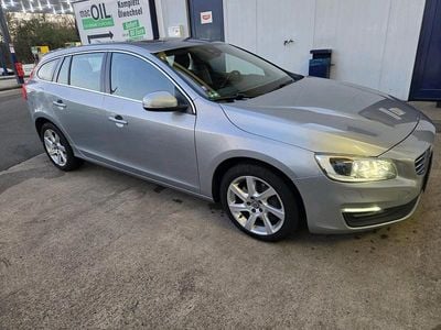 Second-hand Volvo V60 Momentum 215 CP (158 kW) 2015 Albastru Break