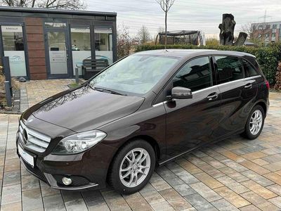 Gebraucht Mercedes B200 136 PS (100 kW) 2014 Braun Van / Kleinbus