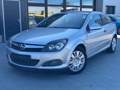 Second-hand Opel Astra GTC Selection 140 CP (102 kW) 2009 Argintiu Coupe
