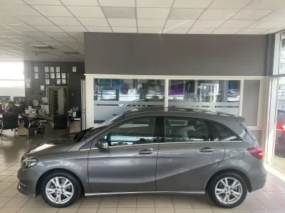 Gebraucht Mercedes B180 Style 122 PS (89 kW) 2016 Grau Kleinwagen