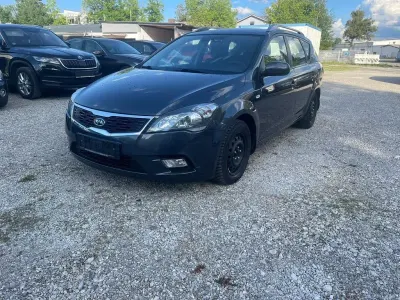 Gebraucht Kia Ceed Sportswagon Vision 109 PS (80 kW) 2010 Grau Kombi