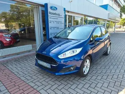 Gebraucht Ford Fiesta Celebration 101 PS (74 kW) 2016 Blau Kleinwagen