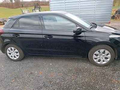 Gebraucht Hyundai i20 84 PS (61 kW) 2020 Schwarz Kleinwagen