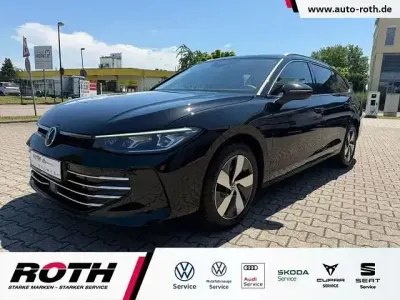 Gebraucht VW Passat Elegance 150 PS (110 kW) 2025 Grenadillschwarz metallic Kombi