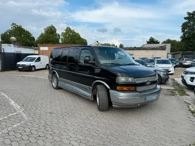 Używany Chevrolet Express 305 KM (224 kW) 2010 Czarny Minivan