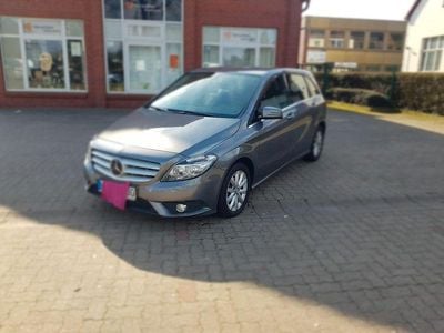 Gebraucht Mercedes B180 122 PS (89 kW) 2013 Grau Van / Kleinbus