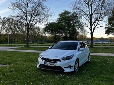Usata Kia Ceed 160 CV (117 kW) 2022 Bianco Utilitaria