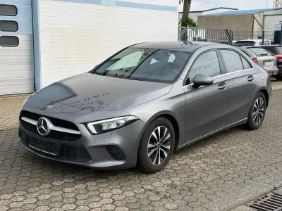 Używany Mercedes A180 136 KM (100 kW) 2023 Szary Sedan/Limuzyna