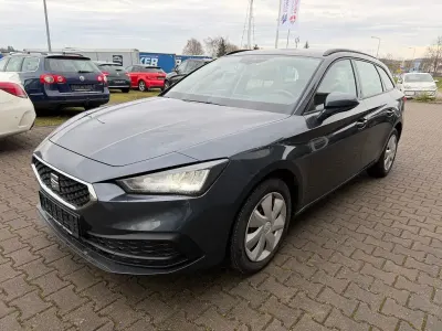 Używany Seat Leon Reference 116 KM (85 kW) 2023 Szary Sedan/Limuzyna