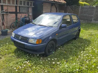Brugt VW Polo 50 HK (36 kW) 1998 Blå Hatchback