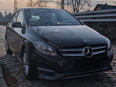 Gebraucht Mercedes B180 Style 122 PS (89 kW) 2017 Schwarz Van / Kleinbus
