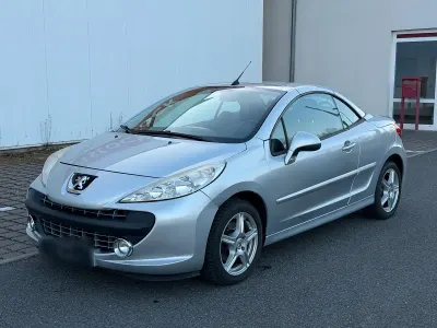 Gebraucht Peugeot 207 CC 109 PS (80 kW) 2009 Silber Cabrio