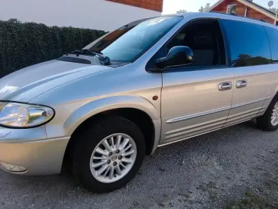 Second-hand Chrysler Grand Voyager 150 CP (110 kW) 2002 Argintiu Monovolum