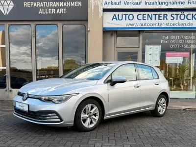 Gebraucht VW Golf VIII Life 150 PS (110 kW) 2022 Silber Limousine