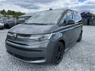 Neu VW Multivan Life 150 PS (110 kW) 2025 Grau, indiumgrau metallic (x3) Van / Kleinbus