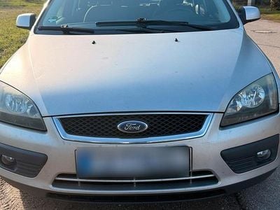 Gebraucht Ford Focus 101 PS (74 kW) 2005 Silber Limousine