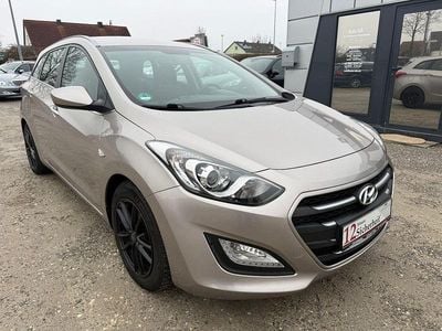 Grau Gebraucht 2015 Hyundai i30 Kombi | 7.499 € (Fairer Preis)